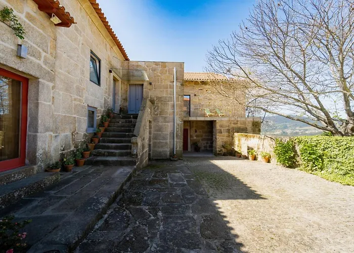 Casas De Vila Pouca